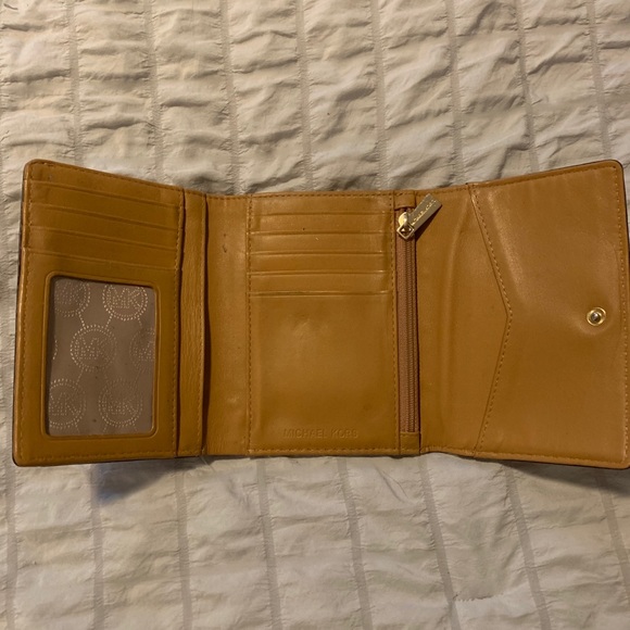 EUC tri-fold Michael Kors wallet - Picture 3 of 5